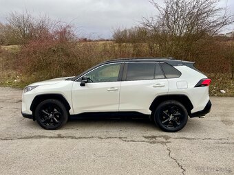 Predám TOYOTA RAV4 4x4 HYBRID - 3
