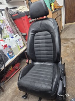 Passat B6 sedačky koža + alcantara top stav - 3