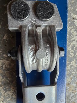 Drziak motora Volvo - 3