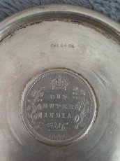 podnos s mincou podšálka minca rupee rupia 1904 - 3