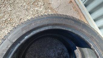 245/40R18 - 3