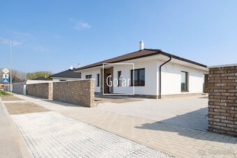 Veľký 4i samostatný RD +4xparking DS - 3