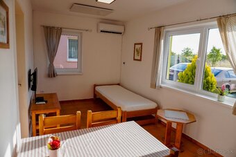 Byt s parkovacím stojiskom pri Slnečných jazerách - 3