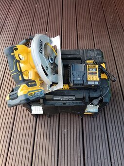 AKU Ručná kotúčová píla DEWALT - TYP DCS570H2T - 3