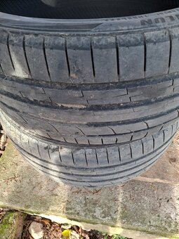 Predám 2ks letné pneu 235/40 R18 letné - 3