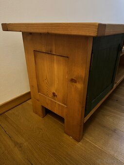 Masívny stolík pod TV - 3
