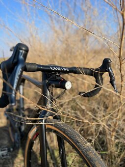 Predné svetlo na bicykel Knog PWR Trail 1100lm + Powerbank - 3