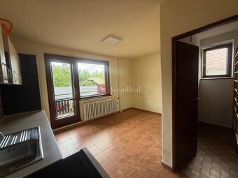 Dvojgeneračný 7i.rodinný dom v Záriečí vhodný na bývanie aj  - 3