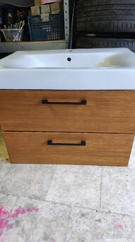 Lacno predám umývadlo spolu so zavesnou skrinkou - 3