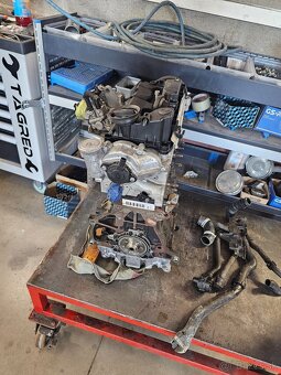 Motor 2,0 tdi 110kw octavia 3 rozpredam - 3