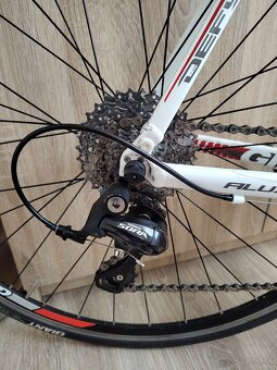 Cestný bike GIANT Defy - 3