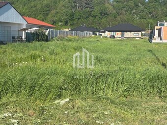  POZEMOK  na stavbu RD v novej lokalite obce Modrovka - 3