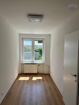 Prenájom 3. izbového bytu Skalica - 3