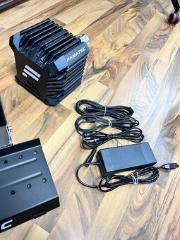 Volant Fanatec CSL DD QR1 5Nm + CSL Pedals + MOMO 350mm - 3