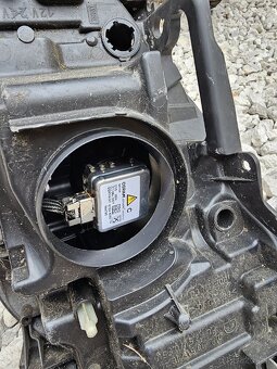 Predám svetlomet xenon pravý 508 - 3