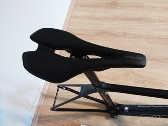 karbonový cestný rám Giant Tcr disc L - 3