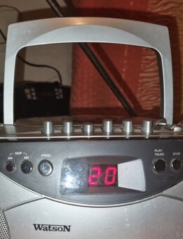 CD prehrávač kazeťak Radio FM stereo Sieť 230v Baterky - 3