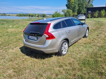 Predám Volvo V60 2.0 D3 (2013) - 3