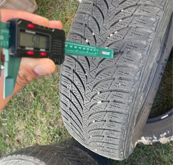 Predám zimné pneu 195/60 R16 - 3