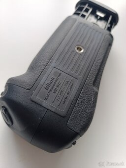 Predám Grip na Nikon D - 3