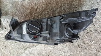 Predné svetlá Opel Astra J 2014 - 3