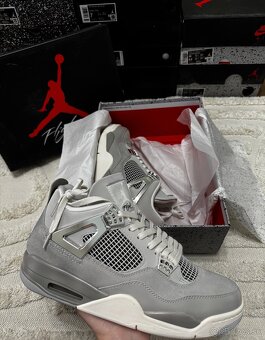 Air Jordan 4 Retro - Frozen Moments - 3