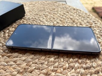 Samsung galaxy Z Flip 5, úplne novy telefón - 3