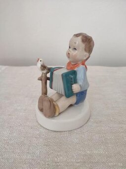 Royal dux chlapec s harmonikou porcelánová soška - 3