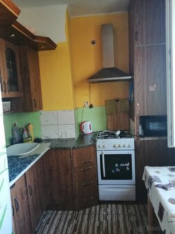 Předám dvoj izbovi byt plus kuchin - 3