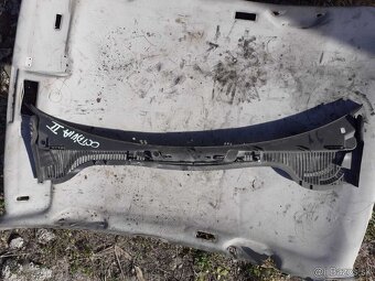 Predám plast pod čelné sklo škoda Octavia dva rok 2012 - 3