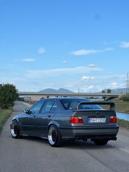 BMW e36 sedan 320i - 3