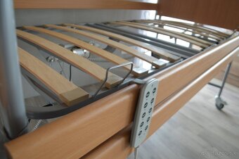 Zdravotnícka posteľ s elektrickým zdvihom a polohovaním - 3