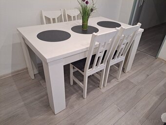 Predám jedálenský stôl rozmer 160/90 a k tomu štyri stoličky - 3