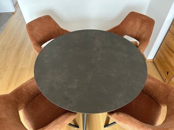 Okruhly jedalensky stol - 3