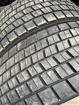 Predám pneu 295/60R22,5 - 3