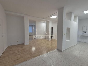 Na prenájom - obchodný priestor, v centre mesta Pov.... - 3