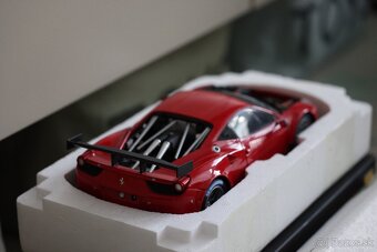 1:18 Ferrari 458 Italia GT2 Hotwheels elite - 3