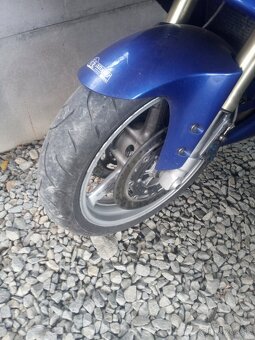 Yamaha R1 - 3