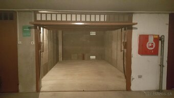 Predám veľkú garáž 23m2, Raketová/Jazero, EL +WC +teplá voda - 3