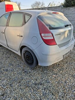Rozpredám Hyundai i30 1.6Crdi 66kw 2010 - 3