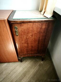 Retro starodavne skrine a nocne stoliky - 3