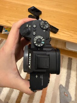 Sony A7R III – perfektný stav, 2 batérie, nabíjačka, grip - 3