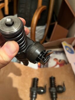 Audi A4 B7 1.9tdi vstrekovace - 3