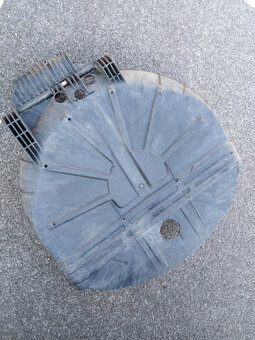 BMW X3 E83 vaňa pre rezervu + rukoväť rezervy - 3