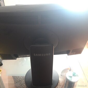 Predám málo používaný monitor Samsung - 3