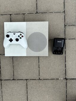 Xbox One S - 3