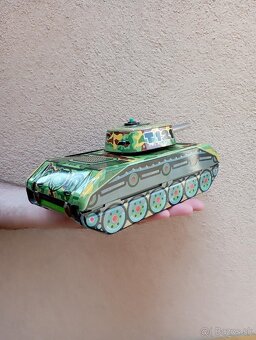 Starý plechový tank na klúč KDN - funkčný - 3