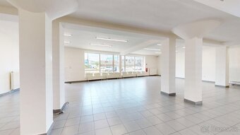 280 m2 na frekventovanom mieste s parkovaním - 3