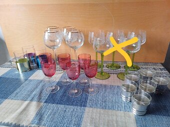 Socialisticke pohare, keramika a mosadzne predmety - 3