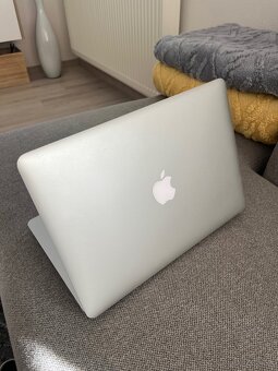 Macbook Air (2017) - 3